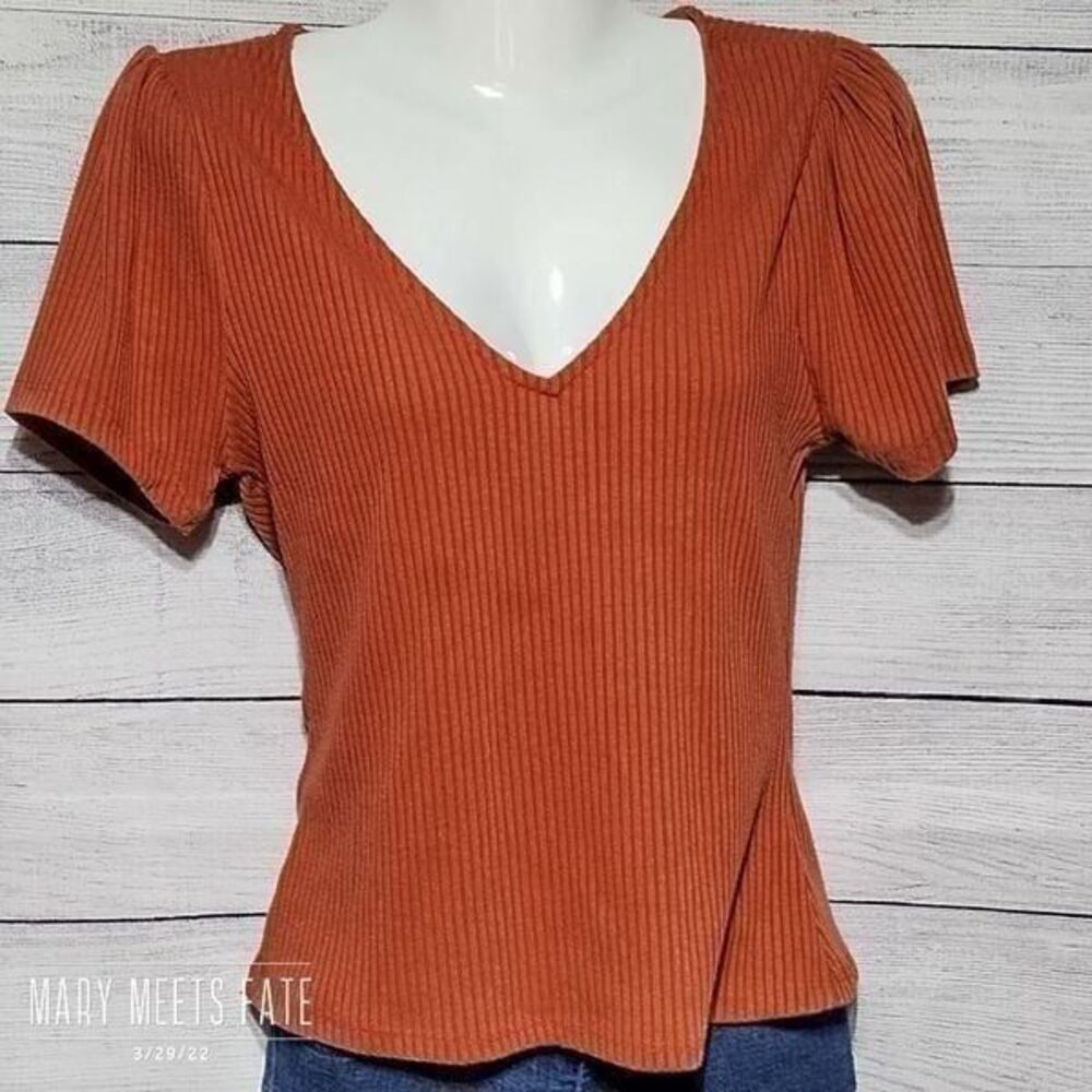 Haute Monde Ribbed V Neck Top w/ Puff Sleeves Sz S